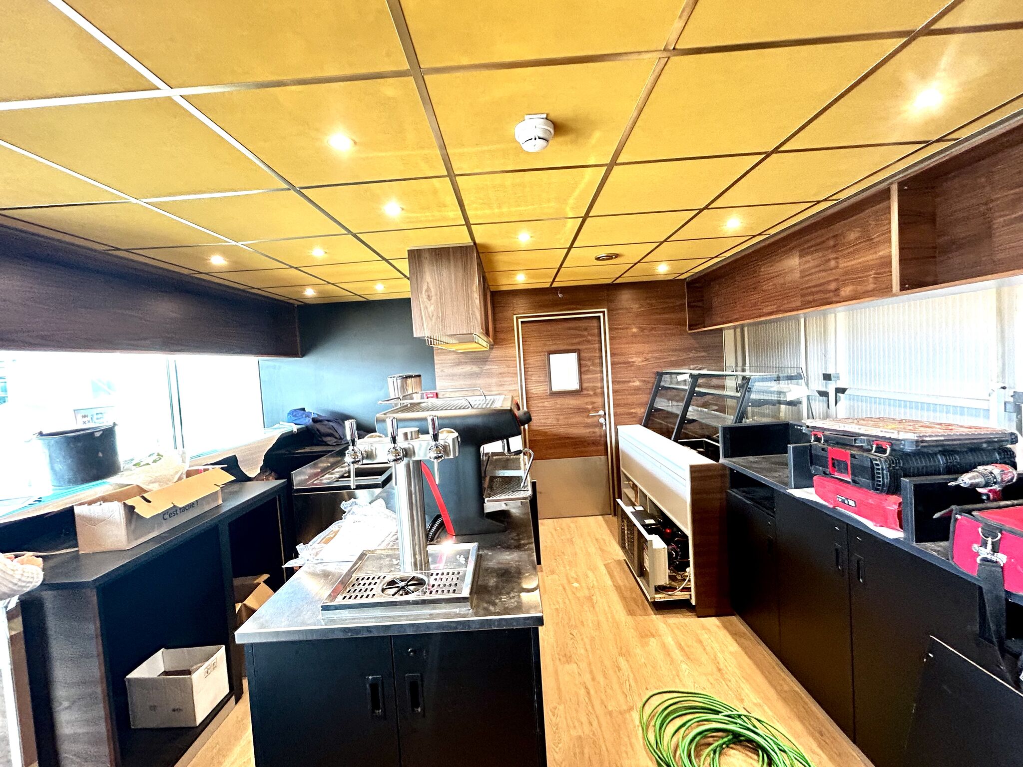 Bottega Prosecco Bar EuroAirport Basel-Mulhouse — installation cuisine