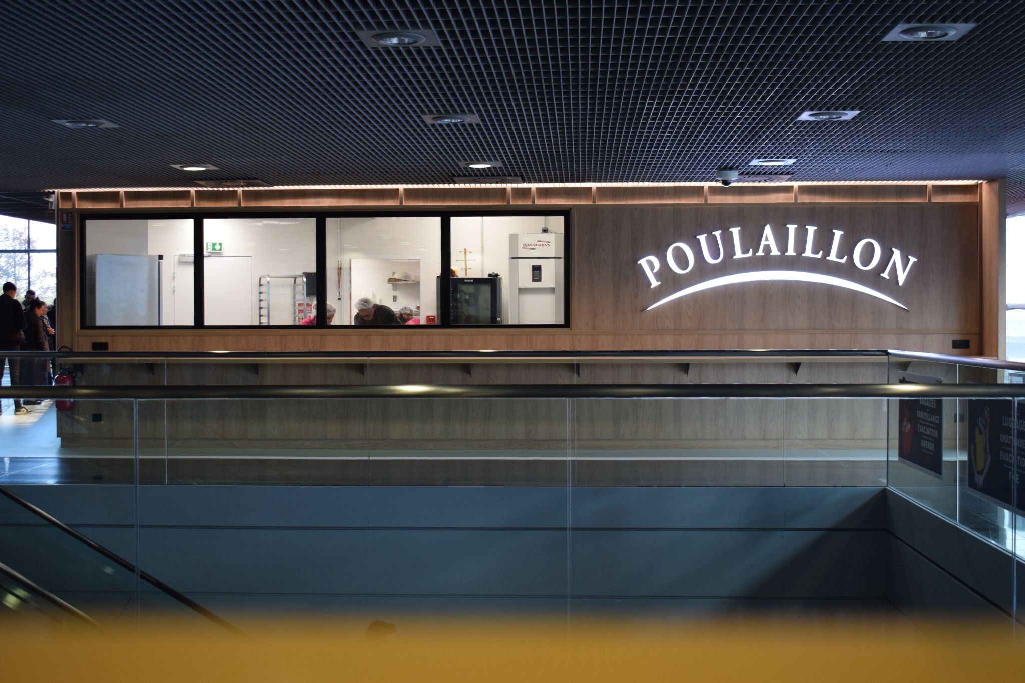 Poulaillon EuroAirport Basel-Mulhouse — enseigne lumineuse