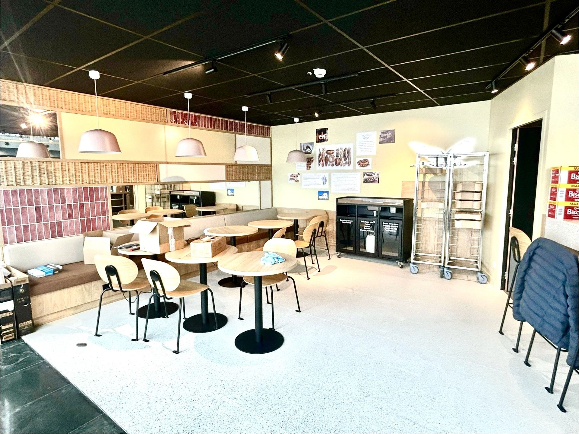 Poulaillon EuroAirport — intérieur salle de restauration