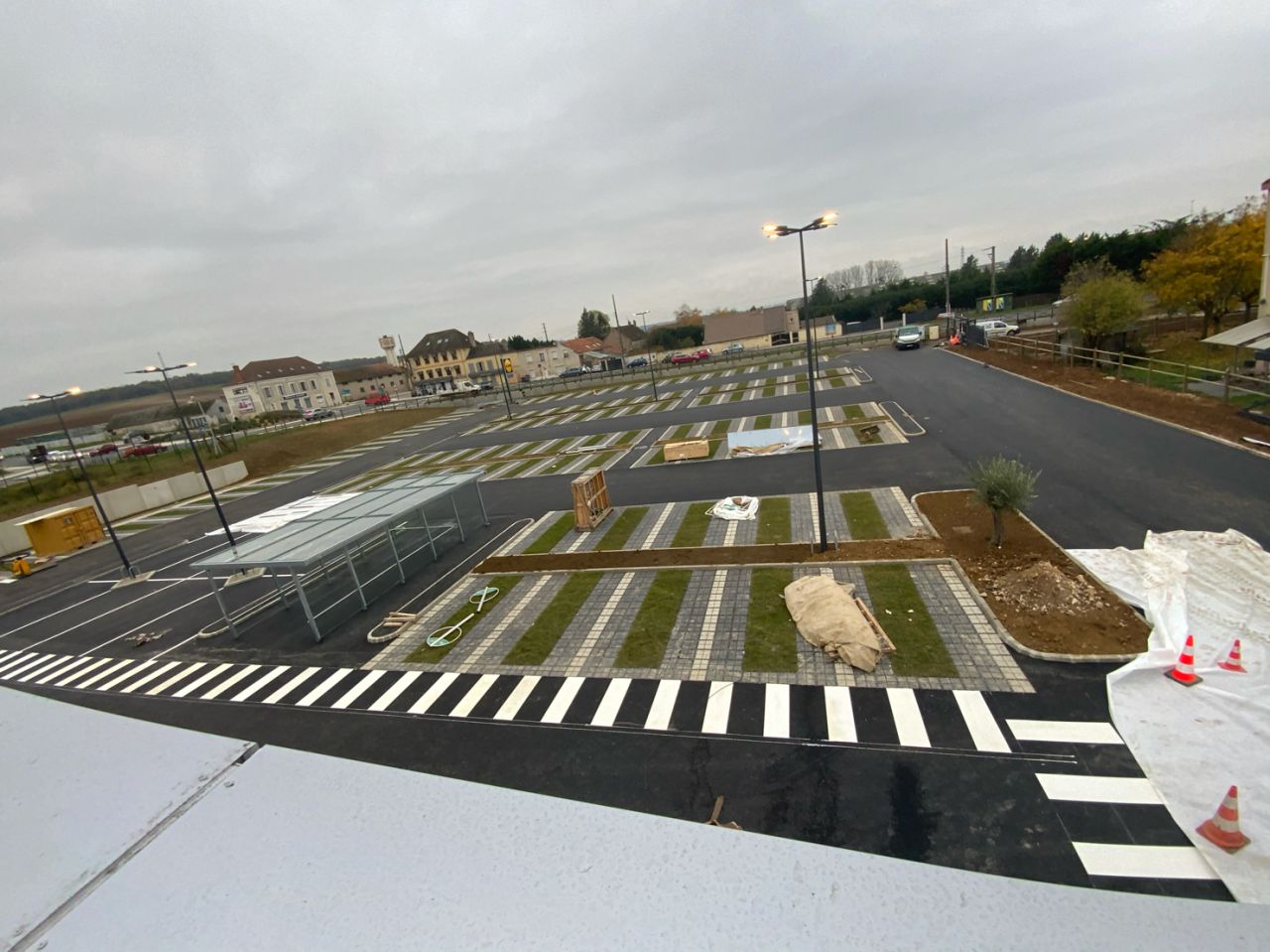 Construction magasin Lidl — parking et aménagements extérieurs